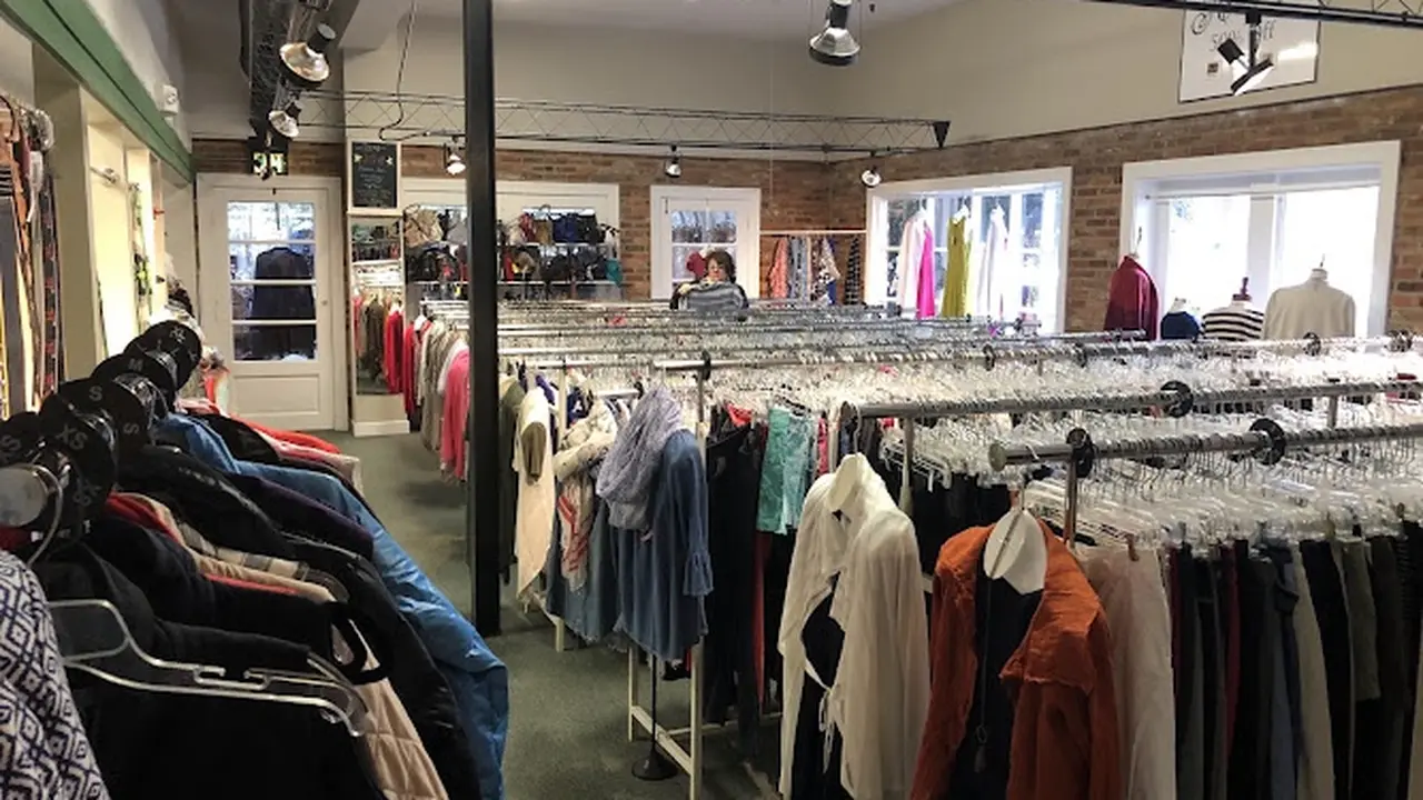 Consignment store in Arnold, Maryland: Honeysuckle Quality Consignment