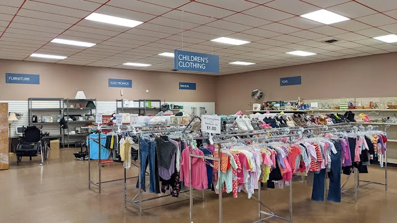 Consignment store in Elizabethtown, Kentucky: Hosparus Health Thrift Shoppe Elizabethtown