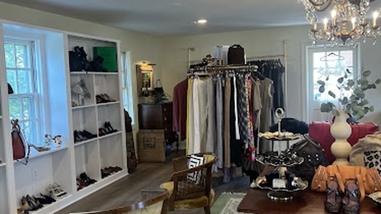 Consignment store in Great Falls, Virginia: House of Reliks