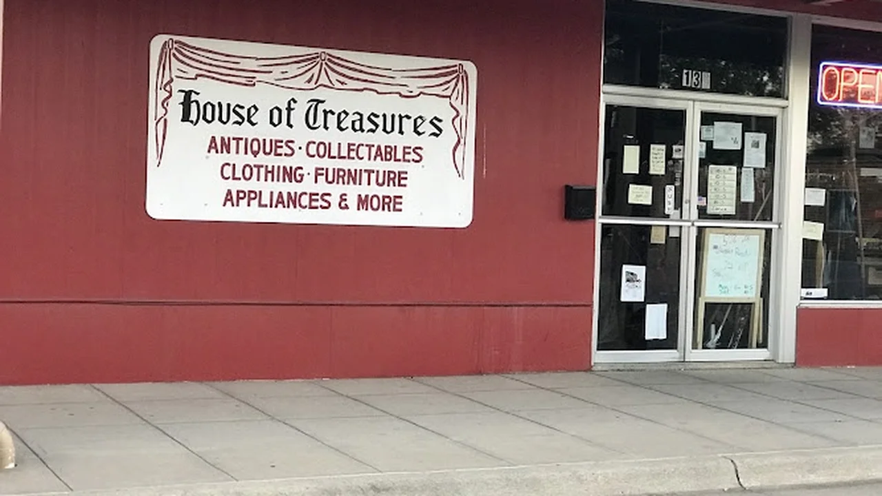 Consignment store in Belmond, Iowa: House of Treasures