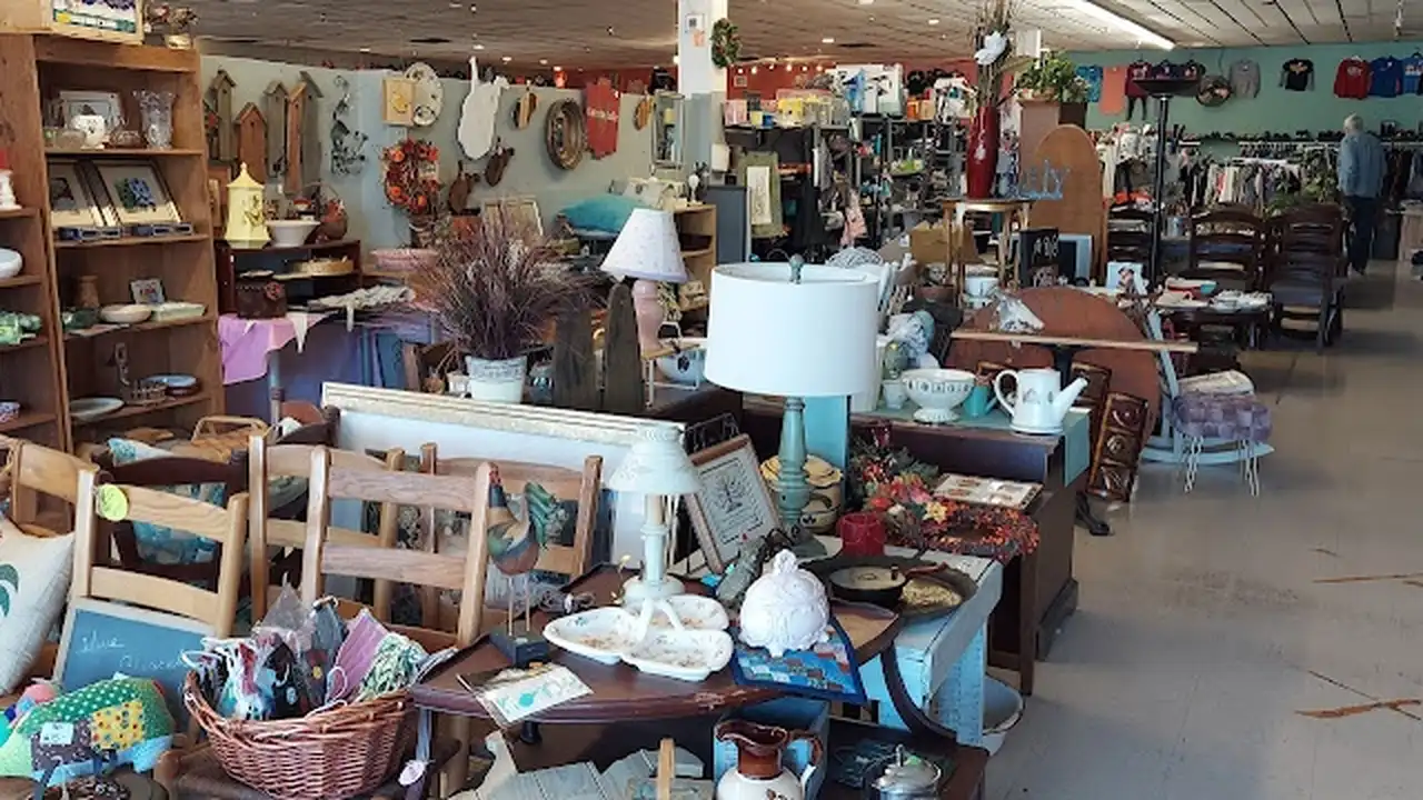 Consignment store in Dunbar, West Virginia: Hullabaloo