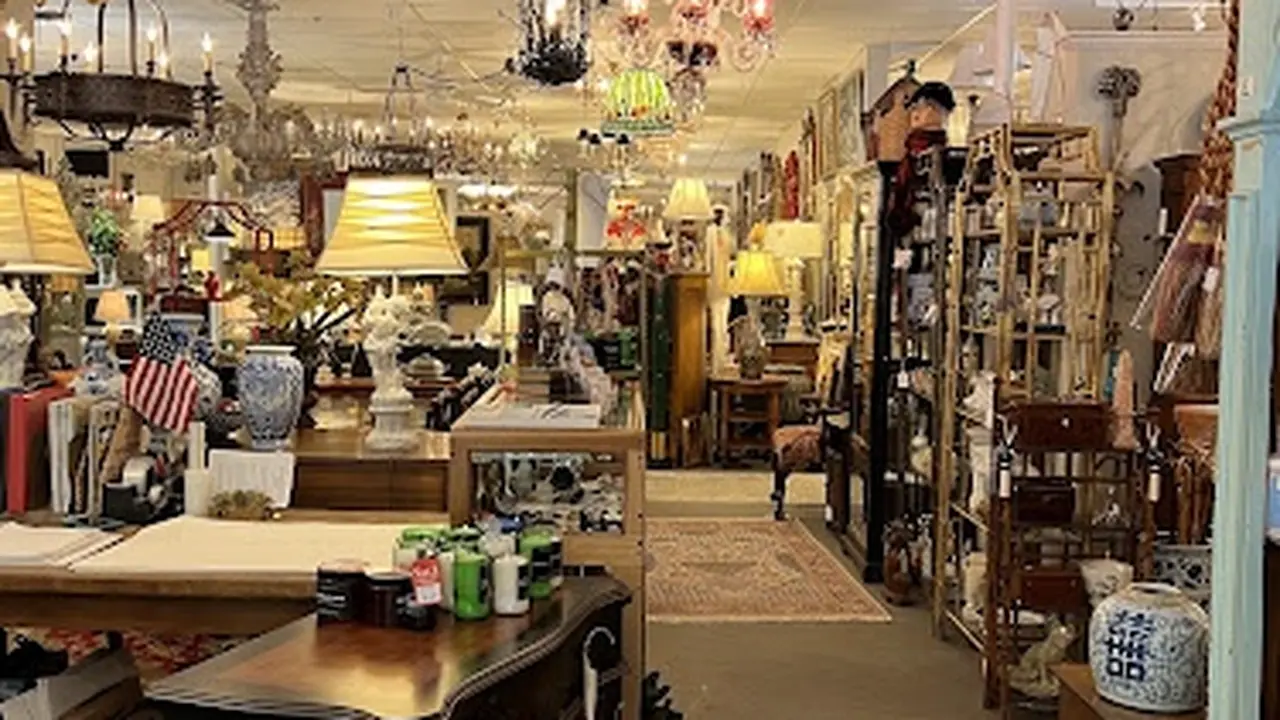 Consignment store in Raleigh, North Carolina: Hunt & Gather