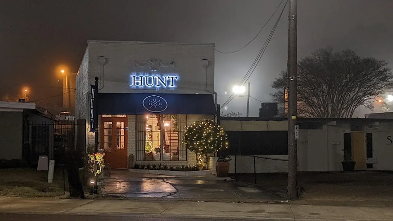 Consignment store in Jackson, Mississippi: Hunt