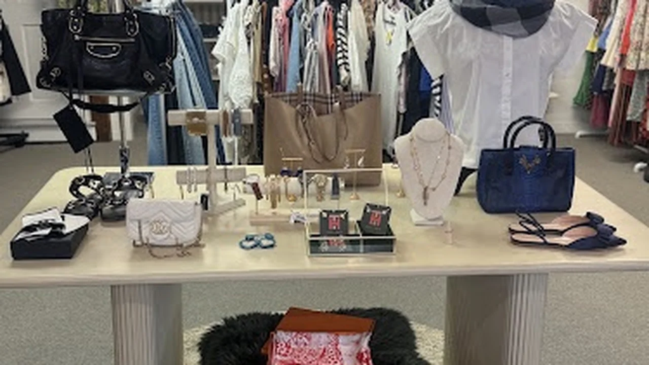 Consignment store in Hingham, Massachusetts: Hunt + Trade