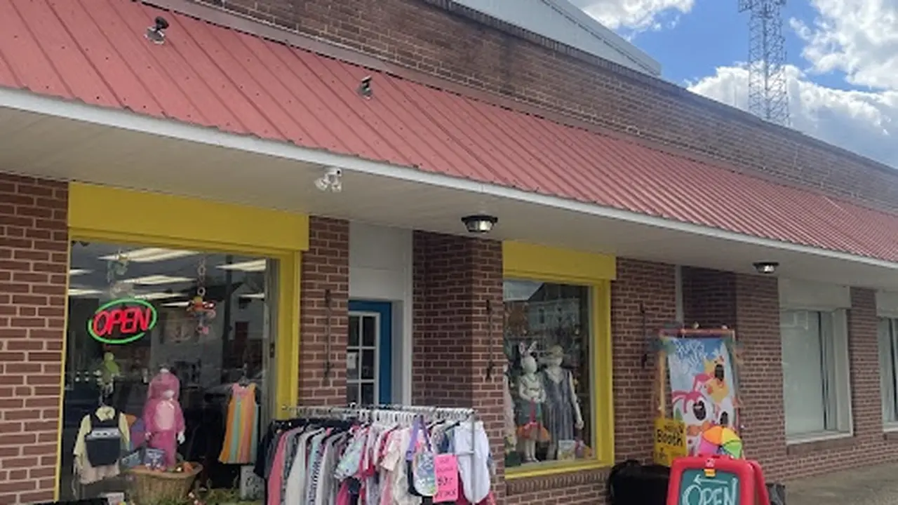Consignment store in Warsaw, Virginia: i Spy Kids & Maternity Boutique + Consignments