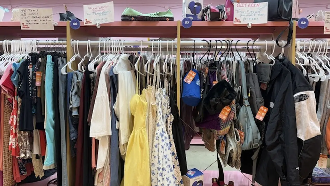 Consignment store in Tempe, Arizona: Indy Clover Tempe
