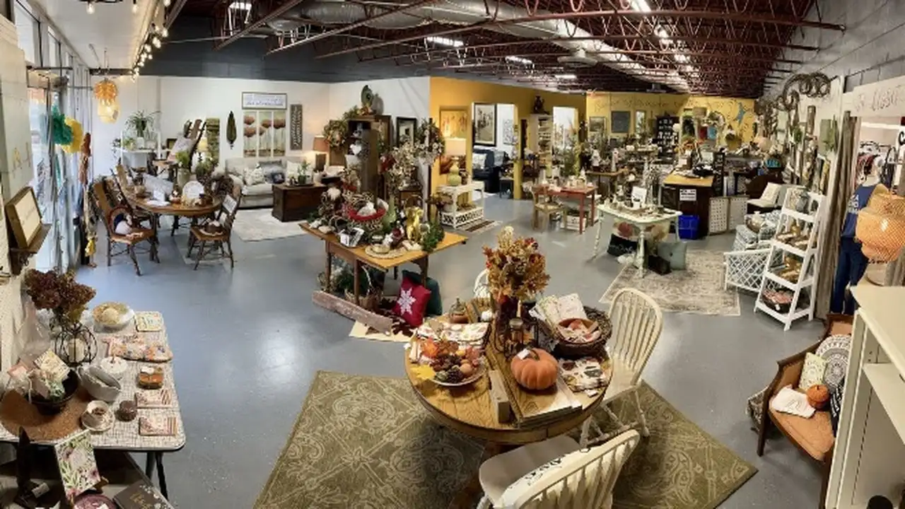 Consignment store in Little Chute, Wisconsin: Inspiring Interiors