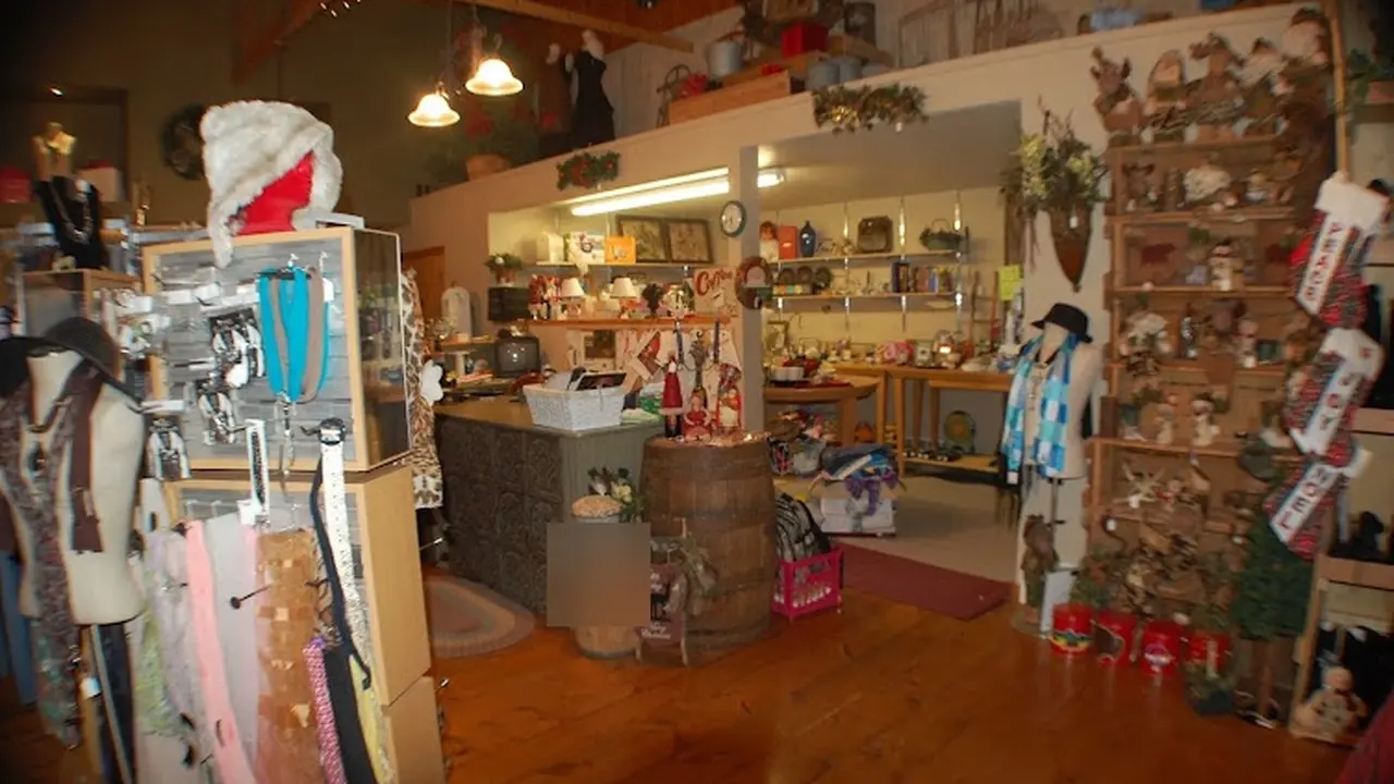 Consignment store in Inwood, Iowa: Inwood Trading Post