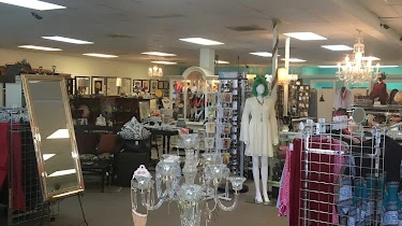 Consignment store in Willoughby, Ohio: It's So You Boutique