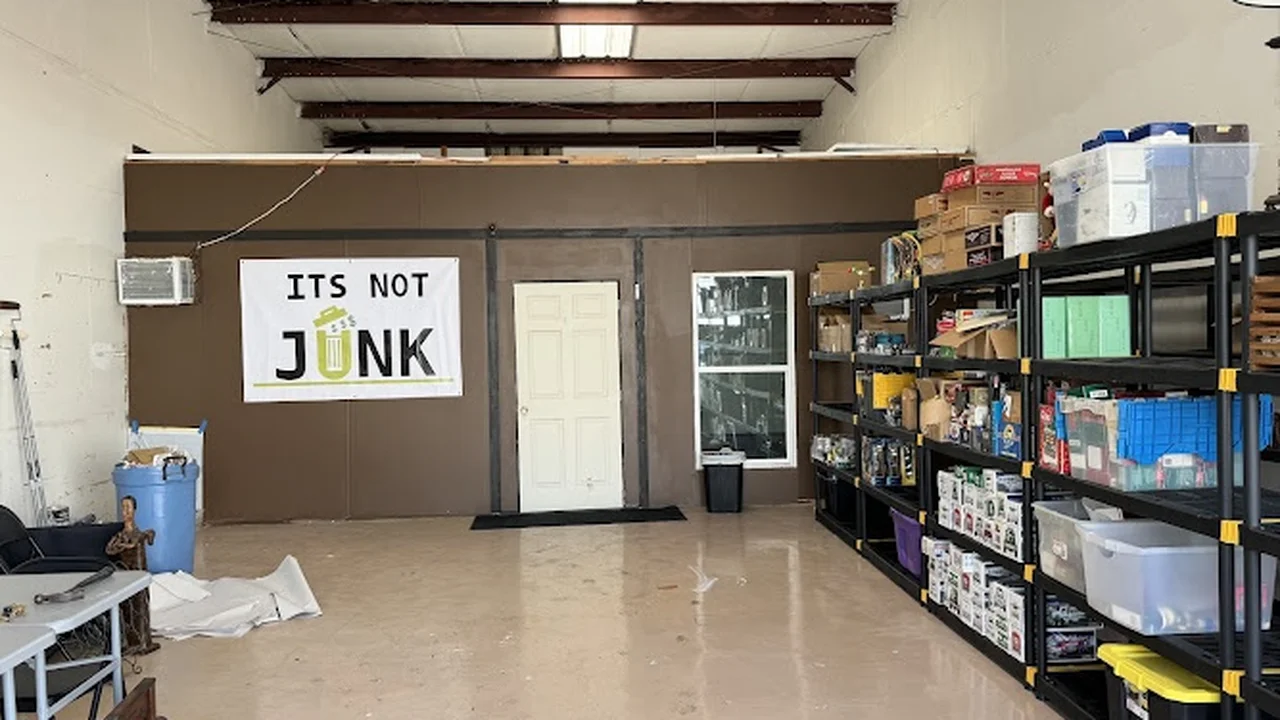 Consignment store in Hudson, Florida: Its Not Junk
