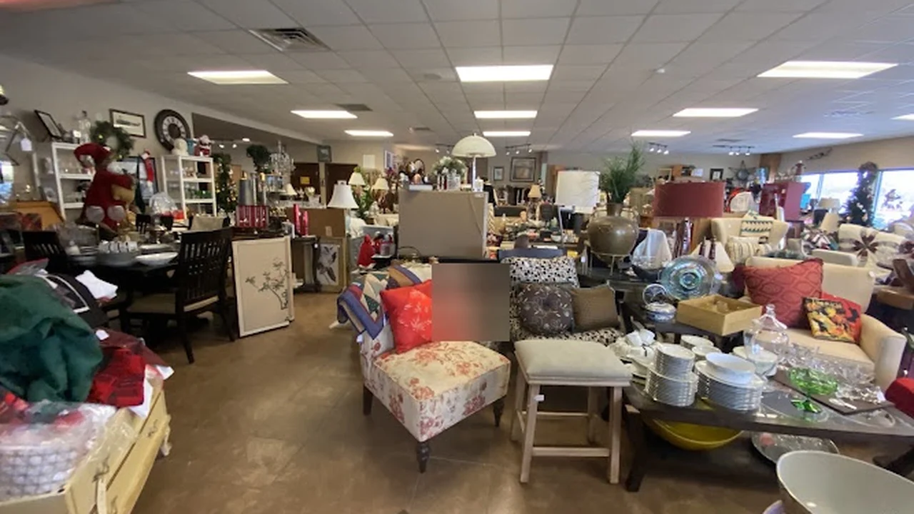 Consignment store in Cedarburg, Wisconsin: Ivana's Trunk Consignment Store