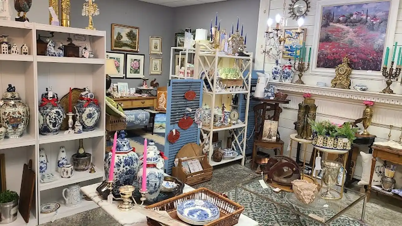 Consignment store in Elgin, South Carolina: Ivy House Antique Mall
