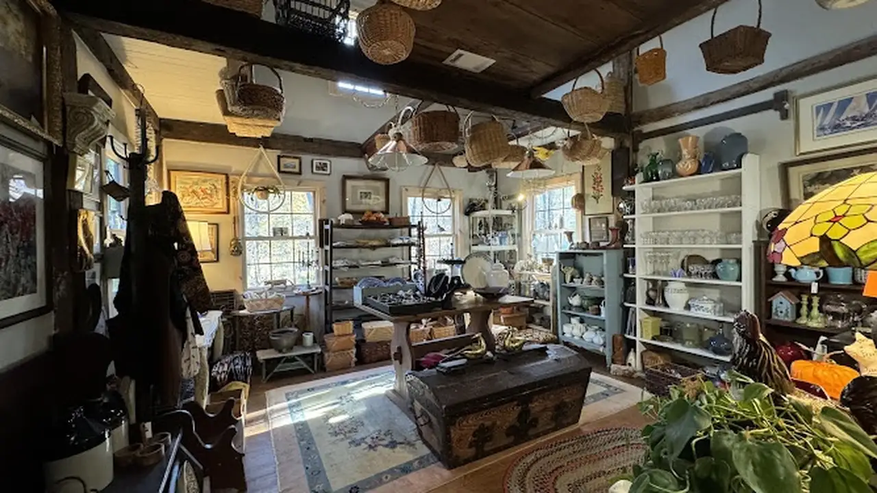 Consignment store in Sharon, Connecticut: Ivys Collective