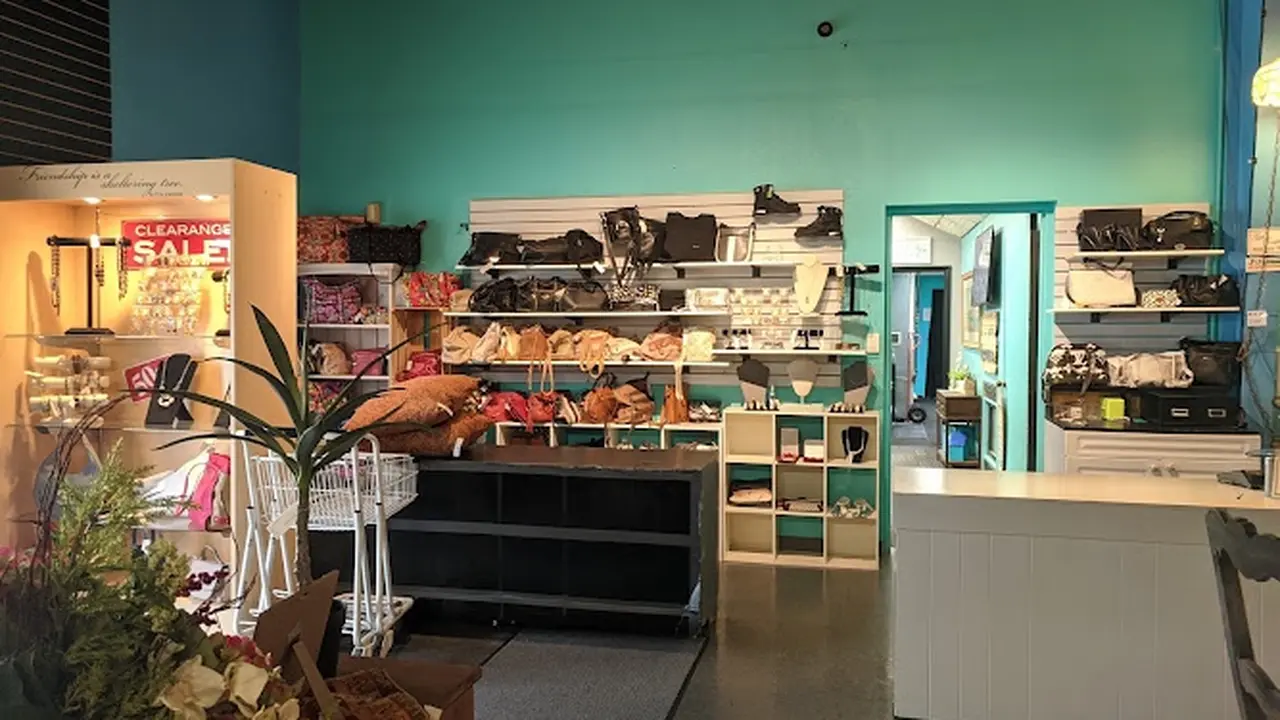Consignment store in Dubuque, Iowa: J & J Consignment