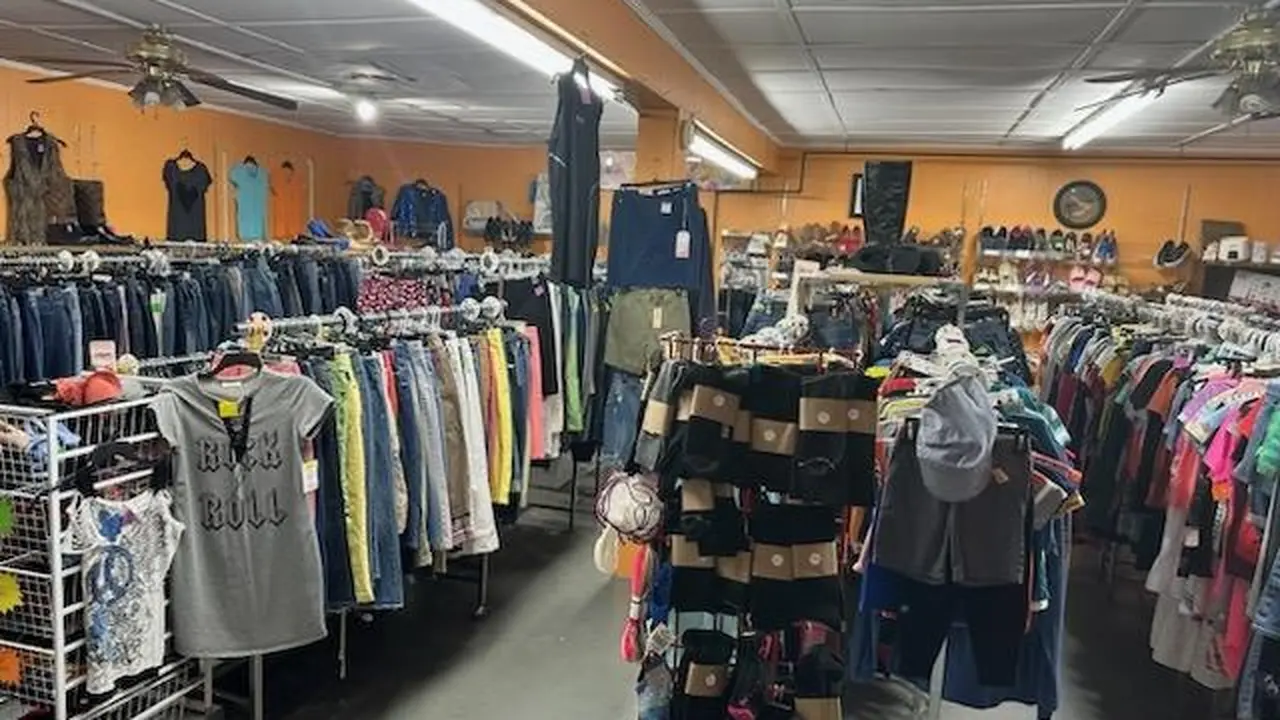 Consignment store in Cave City, Kentucky: Jan’s consignment
