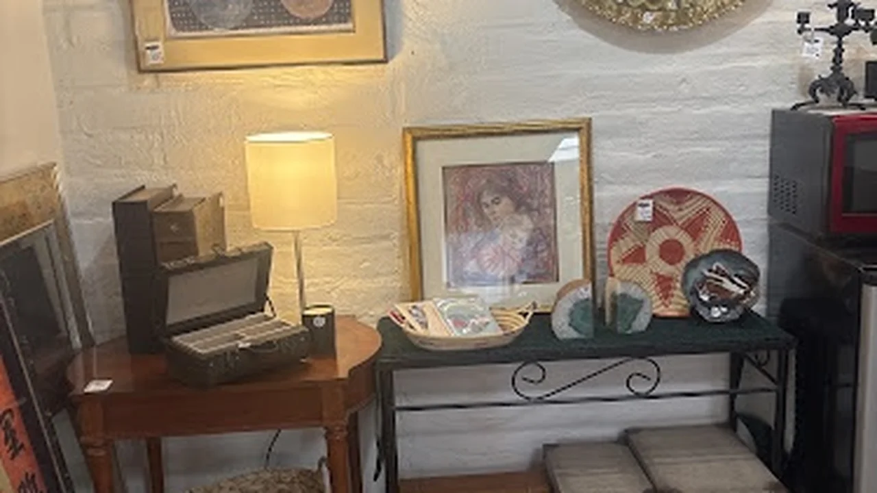 Consignment store in Tubac, Arizona: Jane's Attic