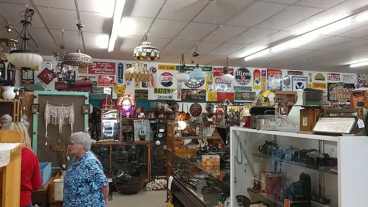 Consignment store in Fort Collins, Colorado: Jarvey Treasures