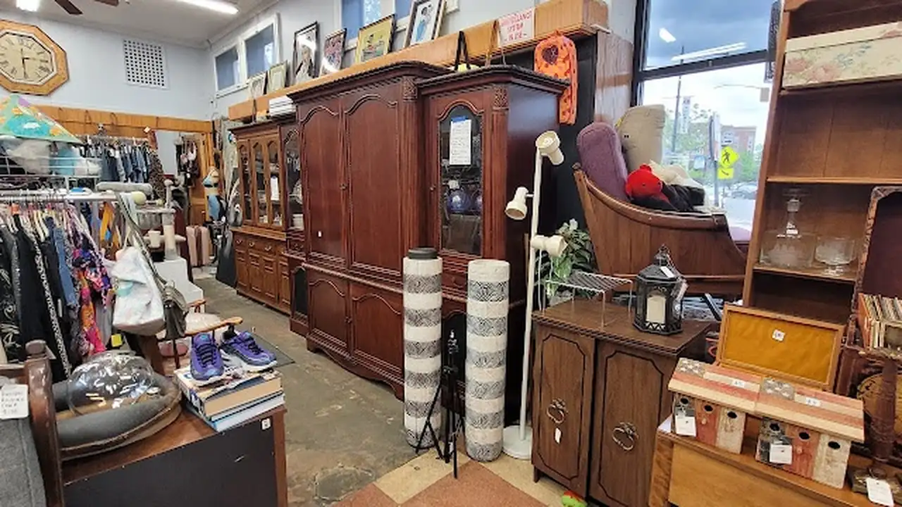 Consignment store in Chicago, Illinois: Jefferson secret treasures