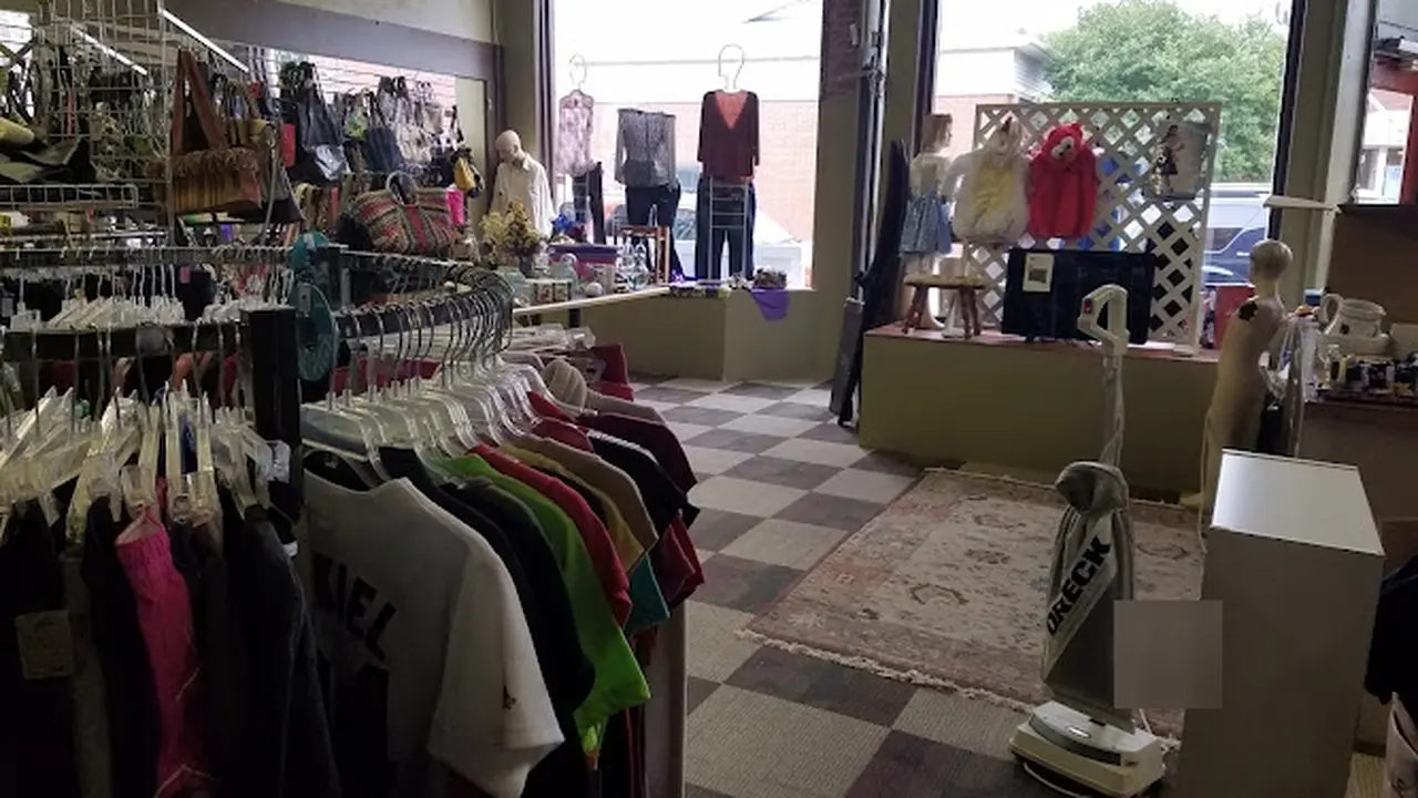 Consignment store in Owensville, Missouri: Jeni's Closet
