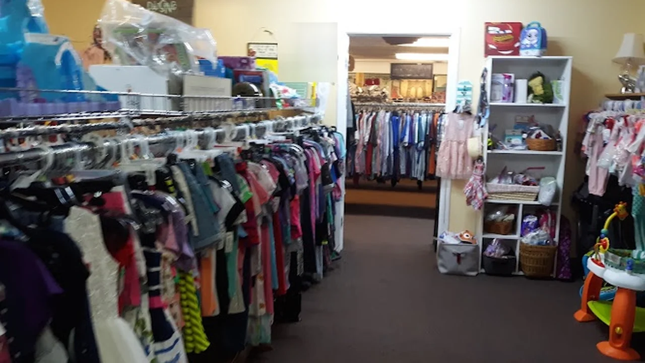 Consignment store in Madison, Indiana: Jennifer's Simple Fashions