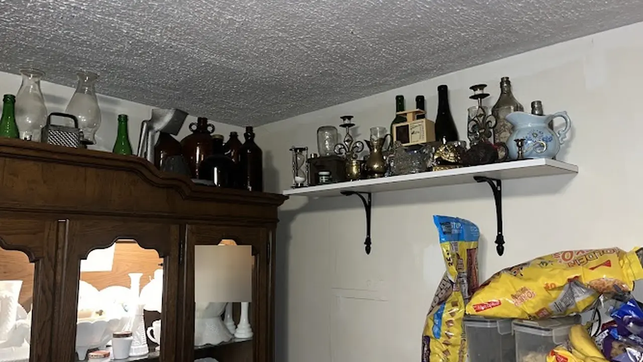 Consignment store in Asheboro, North Carolina: jnguniquefinds.com