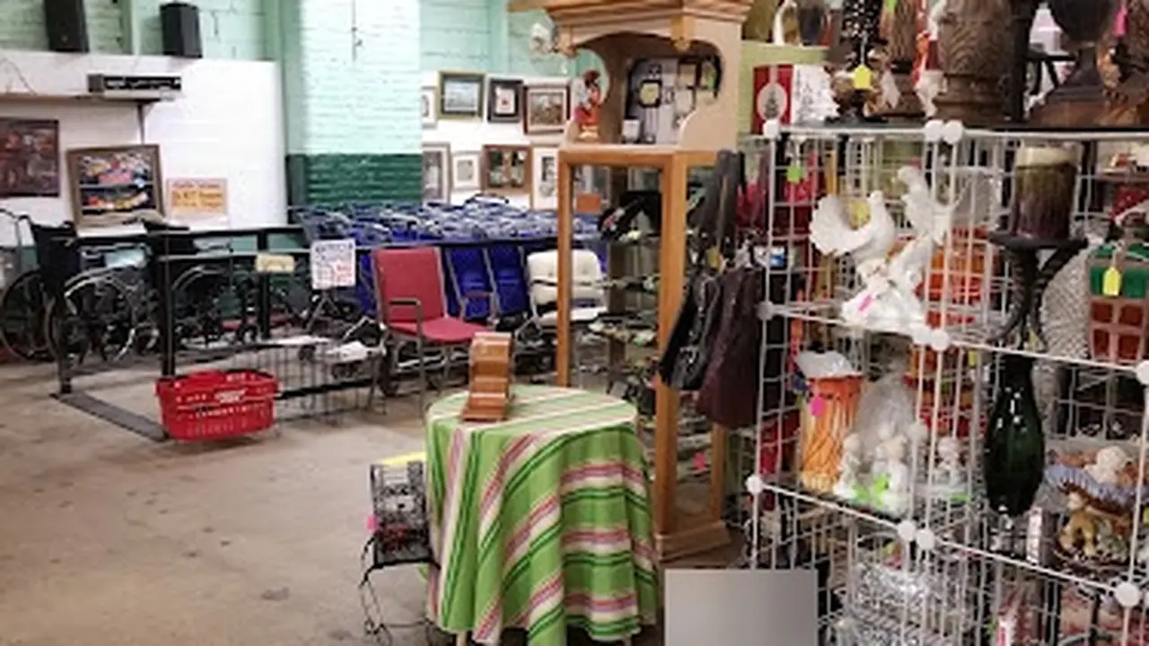 Consignment store in Columbus, Georgia: Joey's Thrift Mall