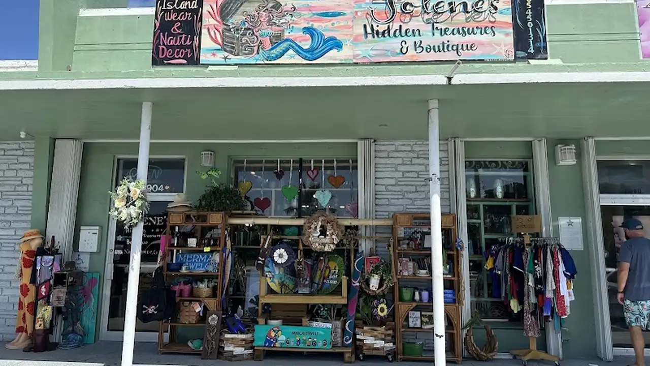 Consignment store in Tavernier, Florida: Jolene's Hidden Treasures and Boutique