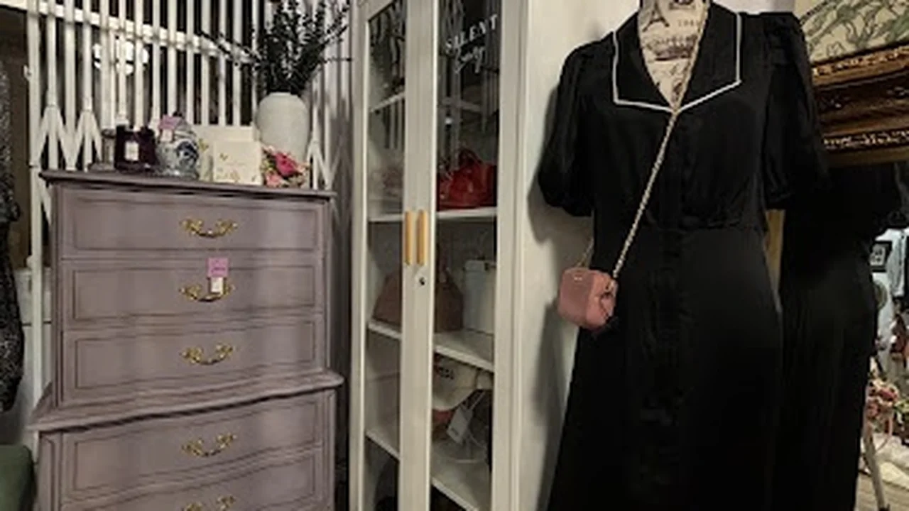 Consignment store in San Bruno, California: Julianna's Luxe