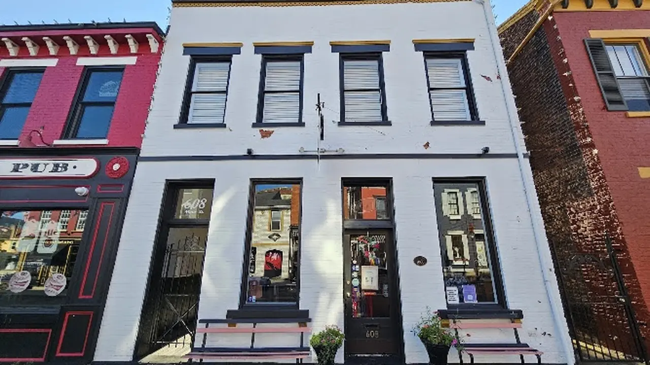 Consignment store in Covington, Kentucky: Julie's Inspiration Consignment Shoppe