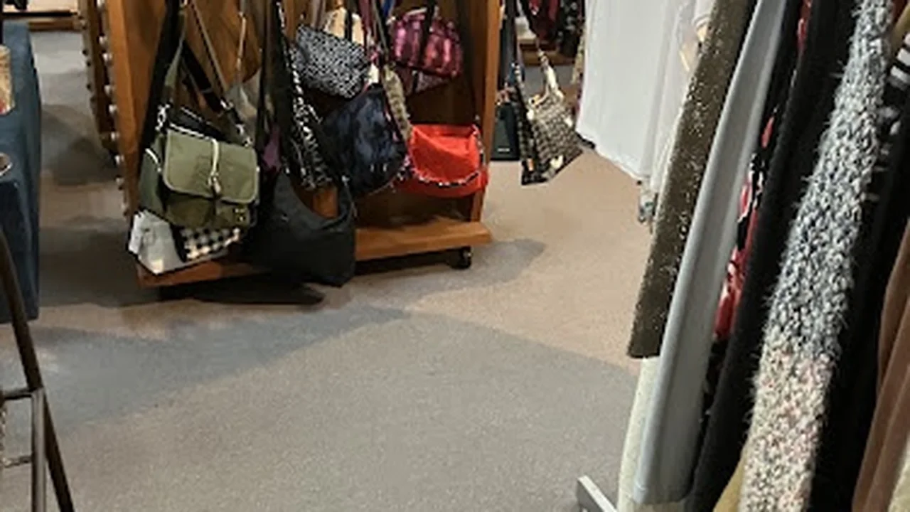 Consignment store in Brandon, Florida: Julie's Walk In Closet