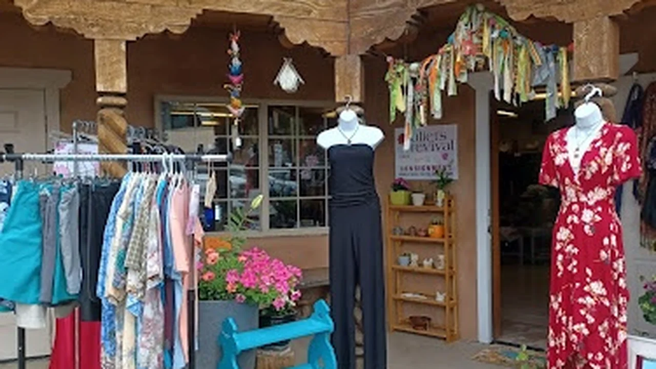 Consignment store in El Prado, New Mexico: Juliets Revival