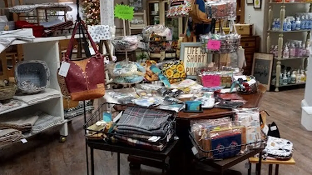 Consignment store in Merrimack, New Hampshire: Junction 71