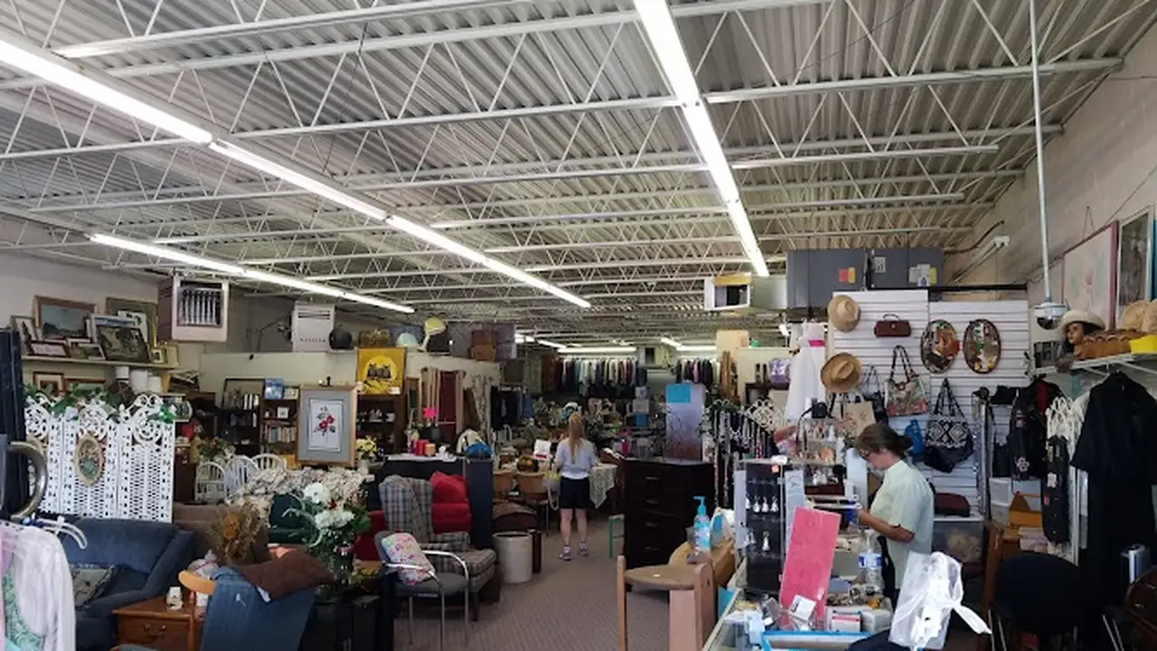 Consignment store in Spartanburg, South Carolina: Junk N Treasures