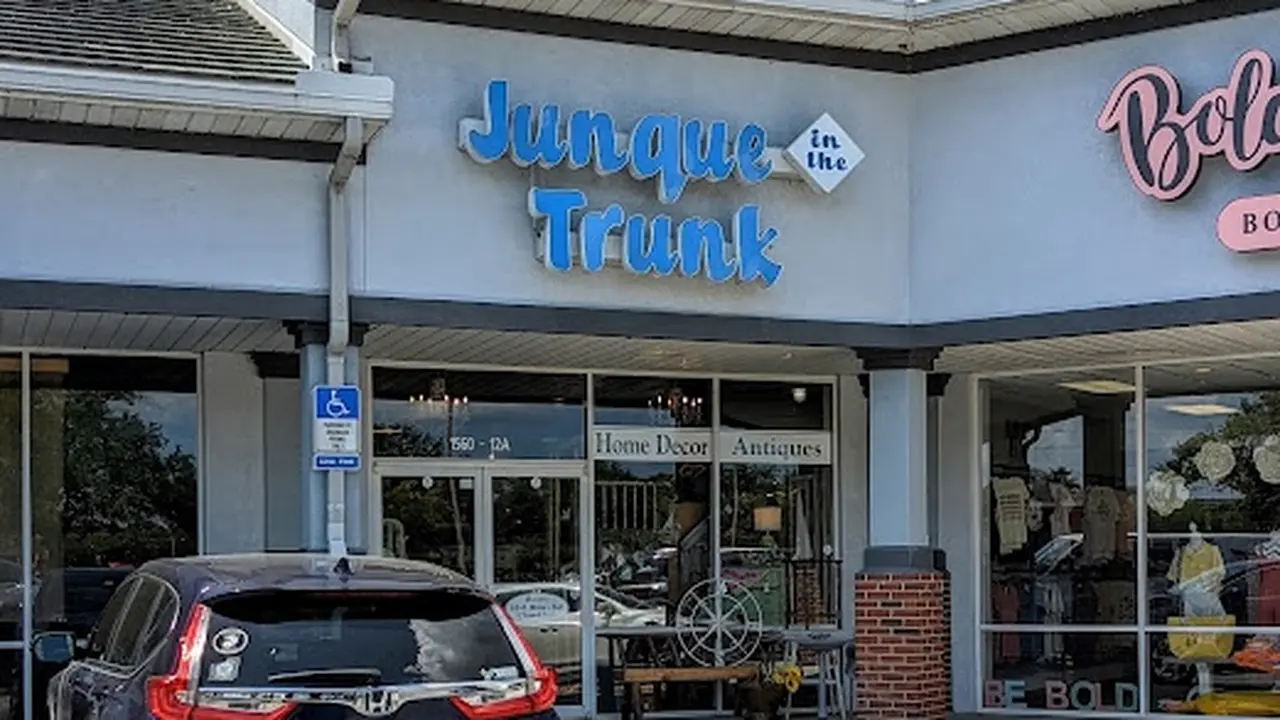 Consignment store in Fleming Island, Florida: Junque In The Trunk Fleming Island