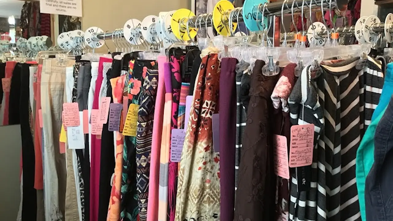 Consignment store in Mattoon, Illinois: Just a Little pit stop consignment and salon