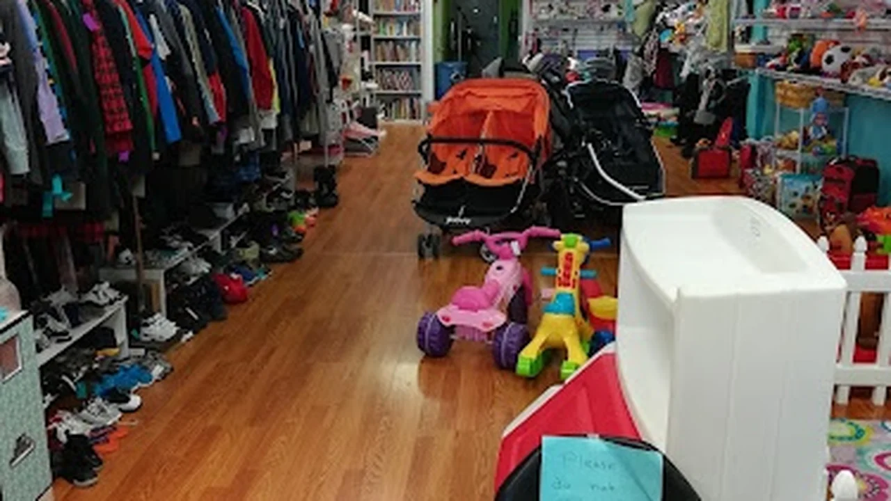 Consignment store in California, Maryland: Just Between Kids