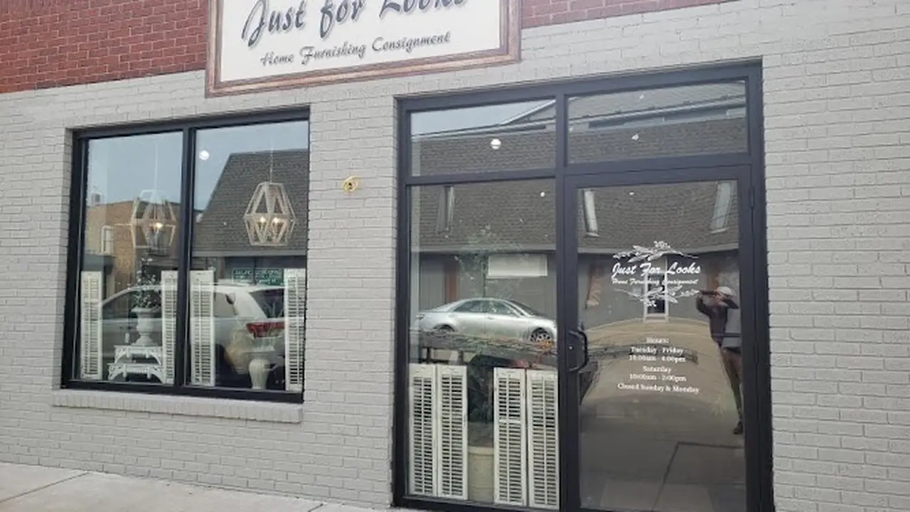 Consignment store in Morton, Illinois: Just For Looks