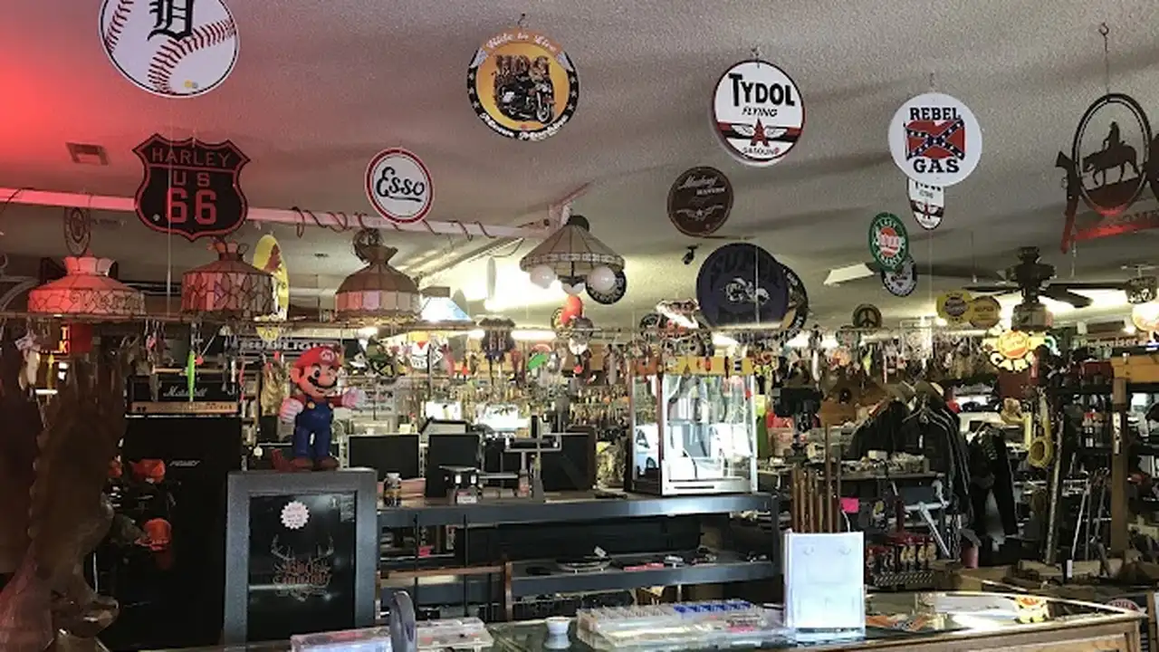 Consignment store in Brighton, Michigan: Just For Men & Everybody Else