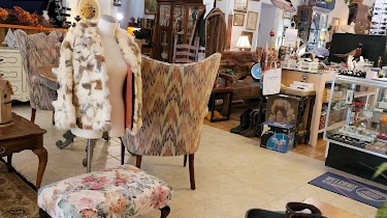 Consignment store in Conroe, Texas: Just Good Stuff Consignment Shop