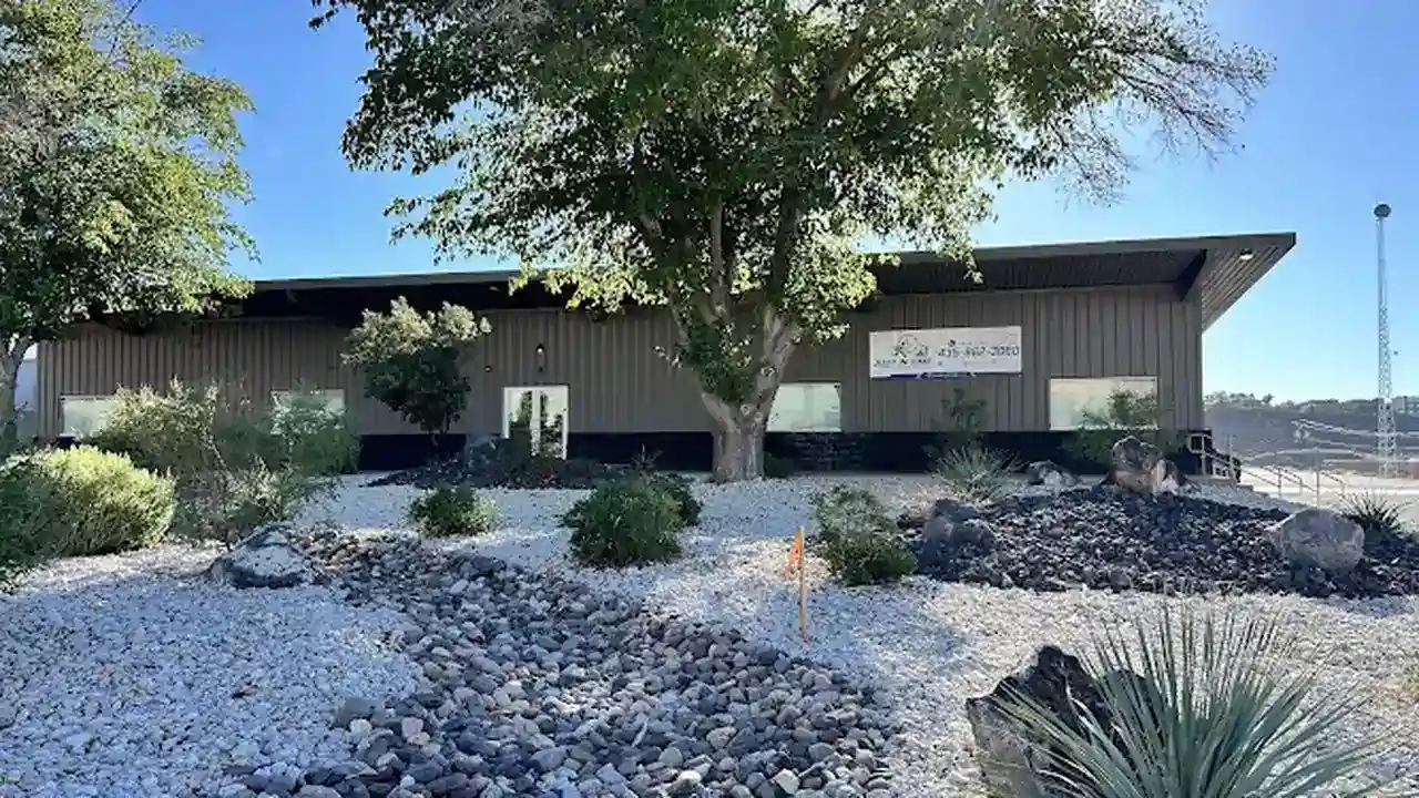 Consignment store in St. George, Utah: JUST IN TIME Warehouse and Consign