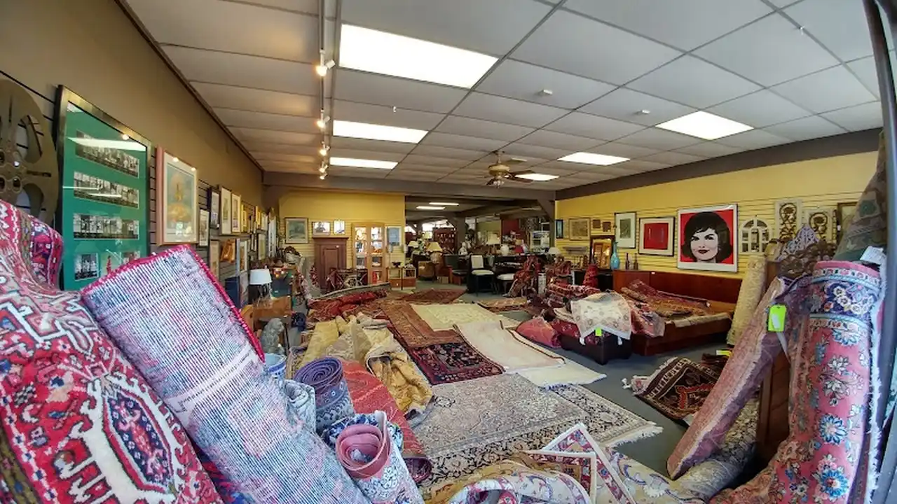 Consignment store in San Diego, California: Karen's Consignment Gallery
