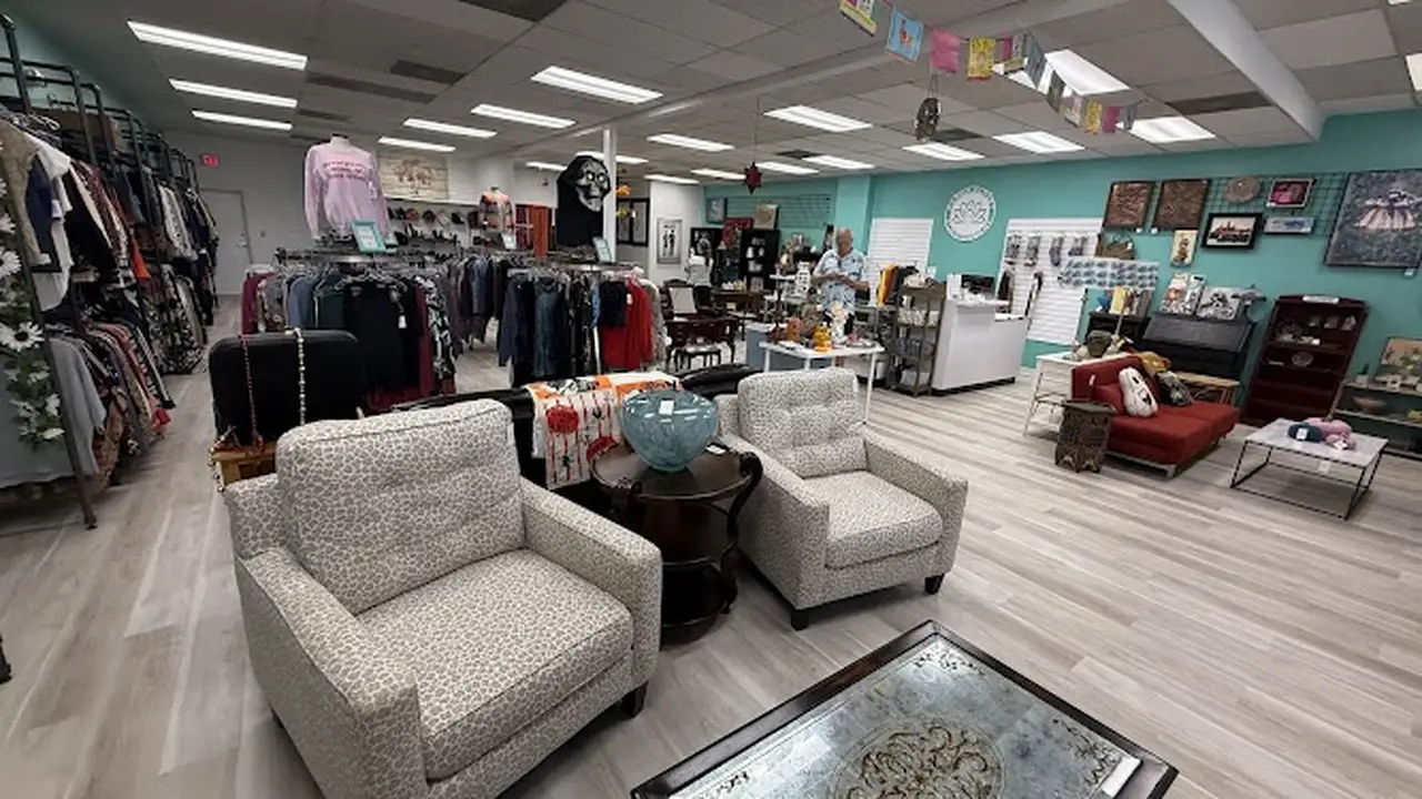 Consignment store in Edgewater, Maryland: Karma Kloset Consignment