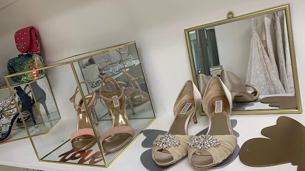 Consignment store in Houston, Texas: Kary King Boutique & Bridal