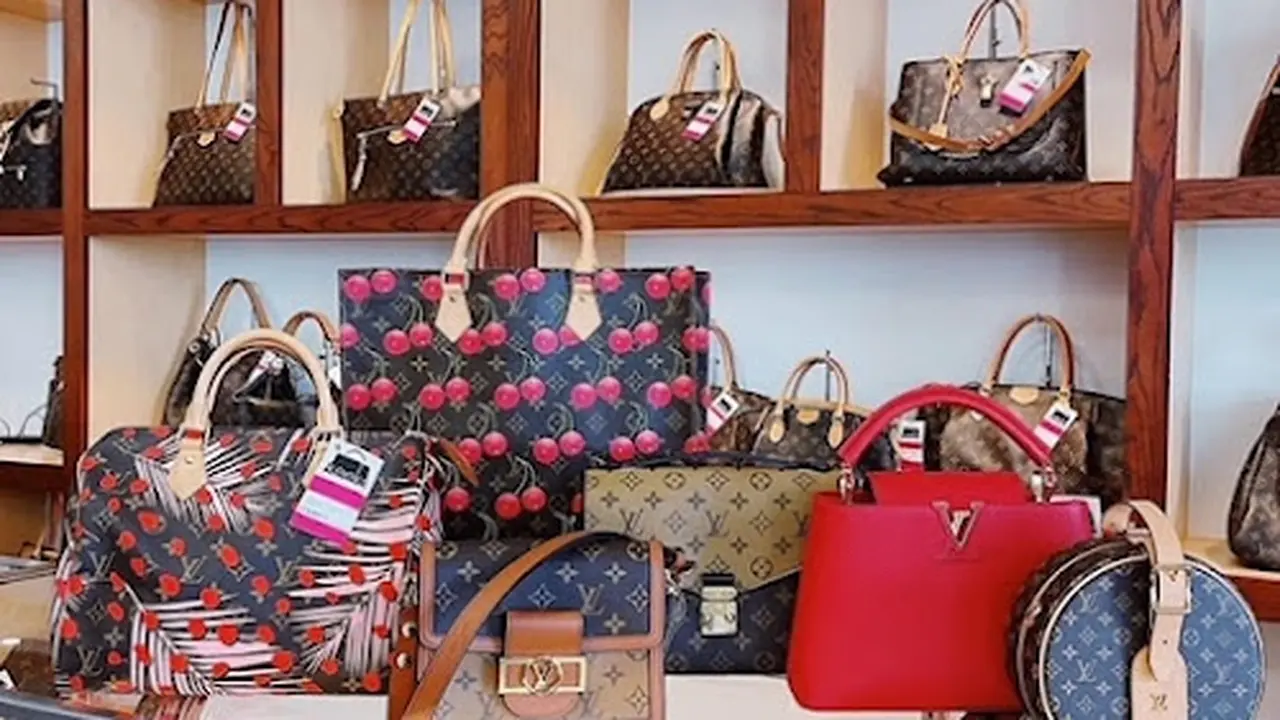 Consignment store in Plano, Texas: Keeks Buy + Sell Designer Handbags