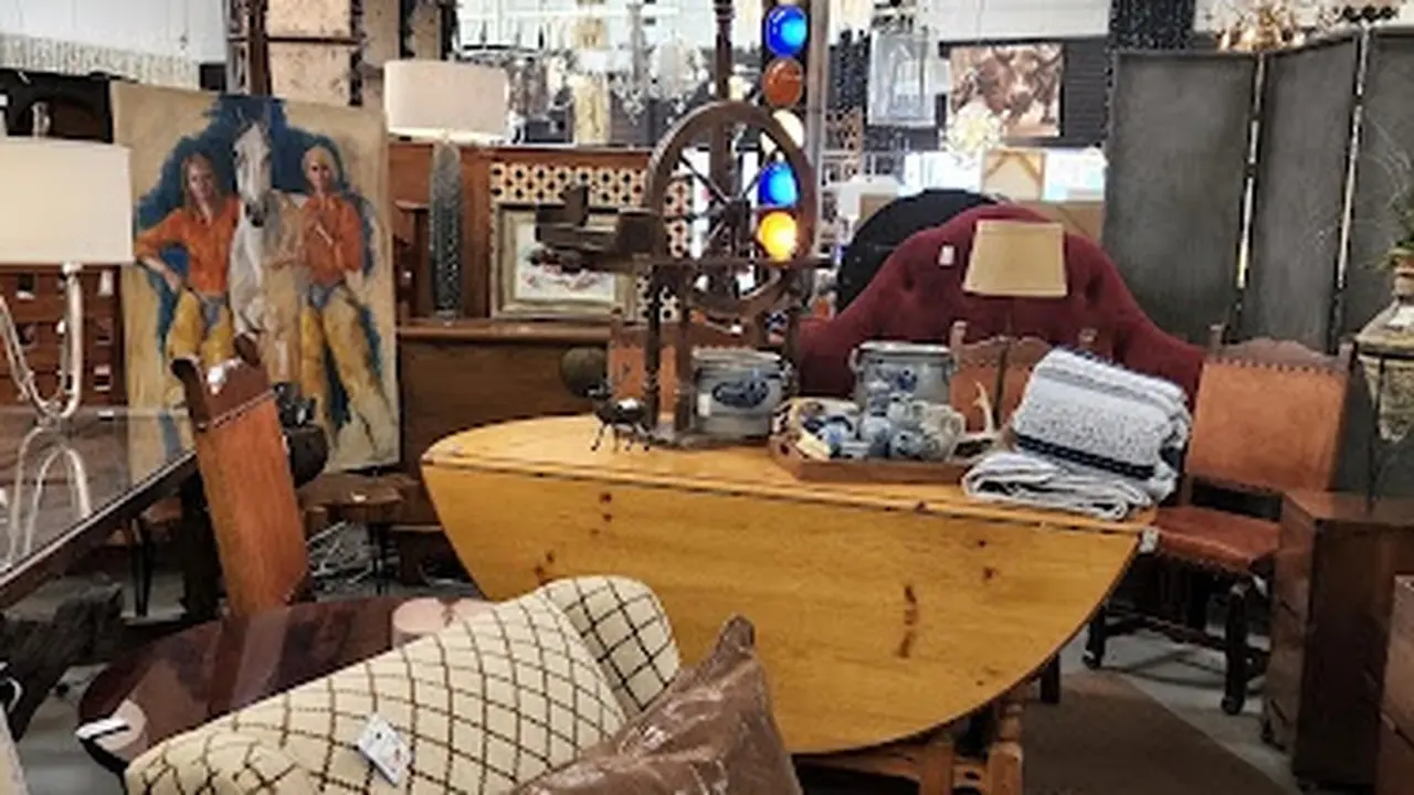Consignment store in Grapevine, Texas: Kiss It Good Buy Grapevine Furniture Consignment