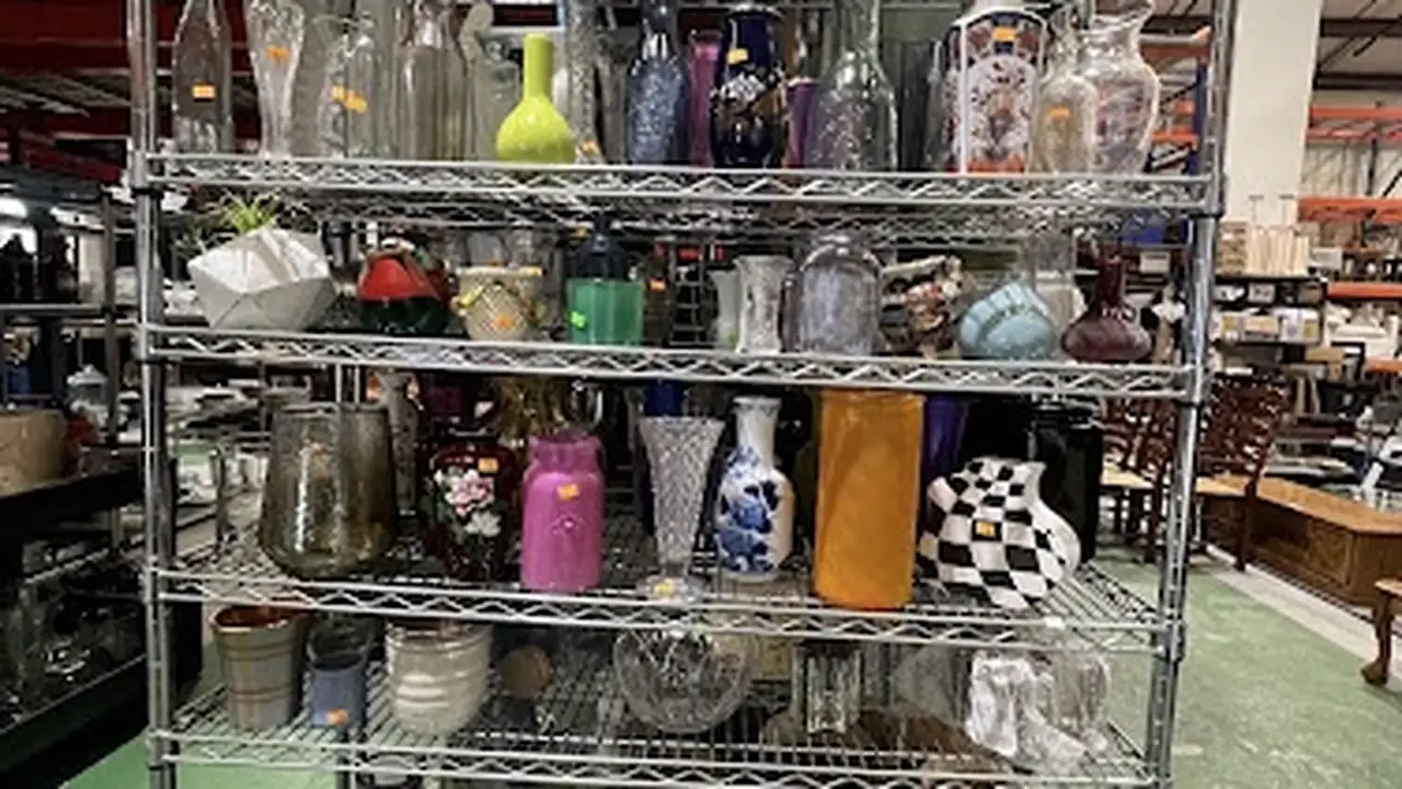 Consignment store in Bainbridge Island, Washington: Kitsap Reuse Store