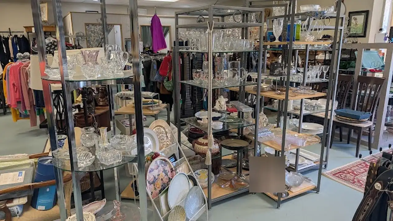 Consignment store in Hilton Head Island, South Carolina: Koi Consignments