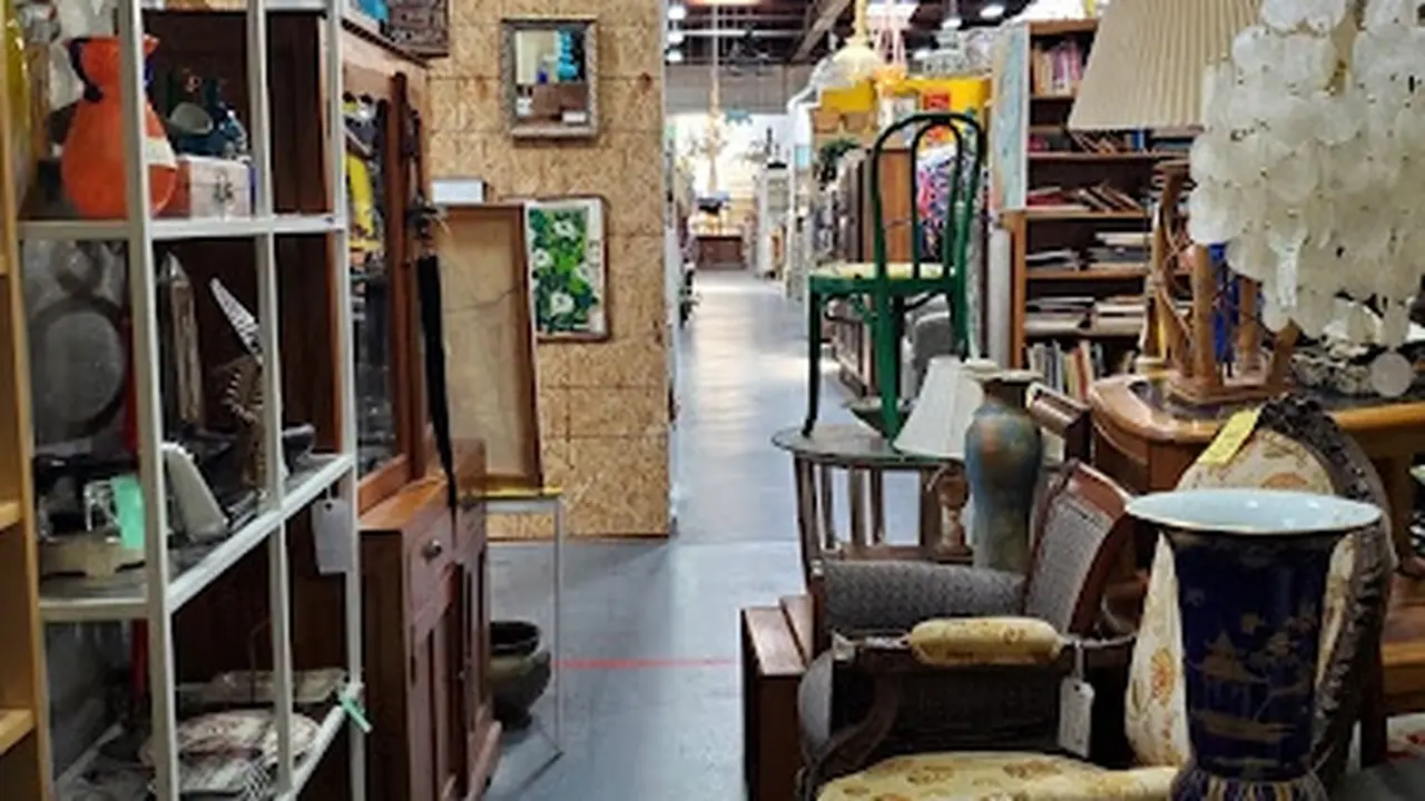 Consignment store in San Diego, California: Kurtz Street Antique Mall, Consignment Classics