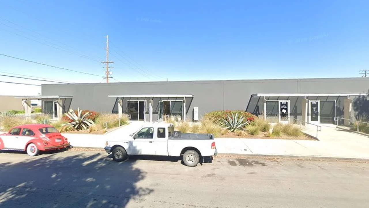 Consignment store in Costa Mesa, California: L'Habitat