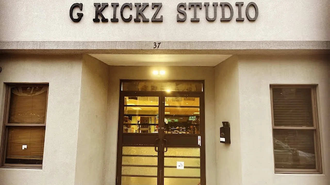 Consignment store in Lewiston, Maine: La Bodegita Cubitalian & G Kickz Studio